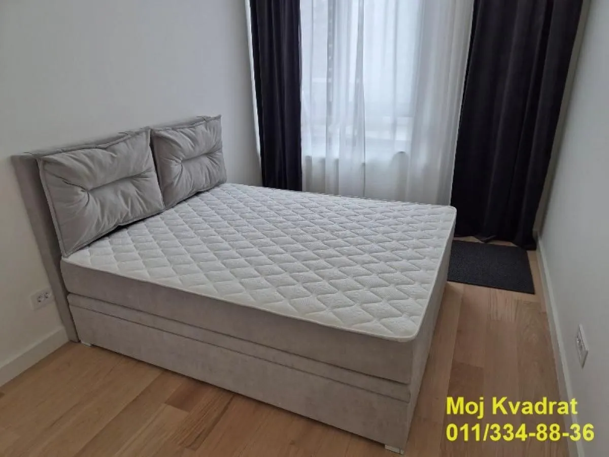 Izdavanje, četvorosoban stan, 120m², Savski Venac, Beograd