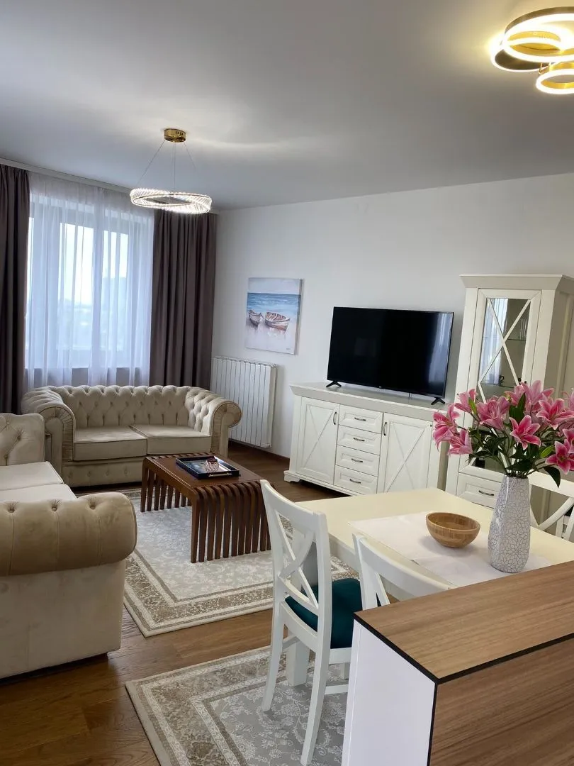 Izdavanje, trosoban stan, 121m², Savski Venac, Beograd