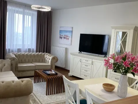 Izdavanje, trosoban stan, 121m², Savski Venac, Beograd