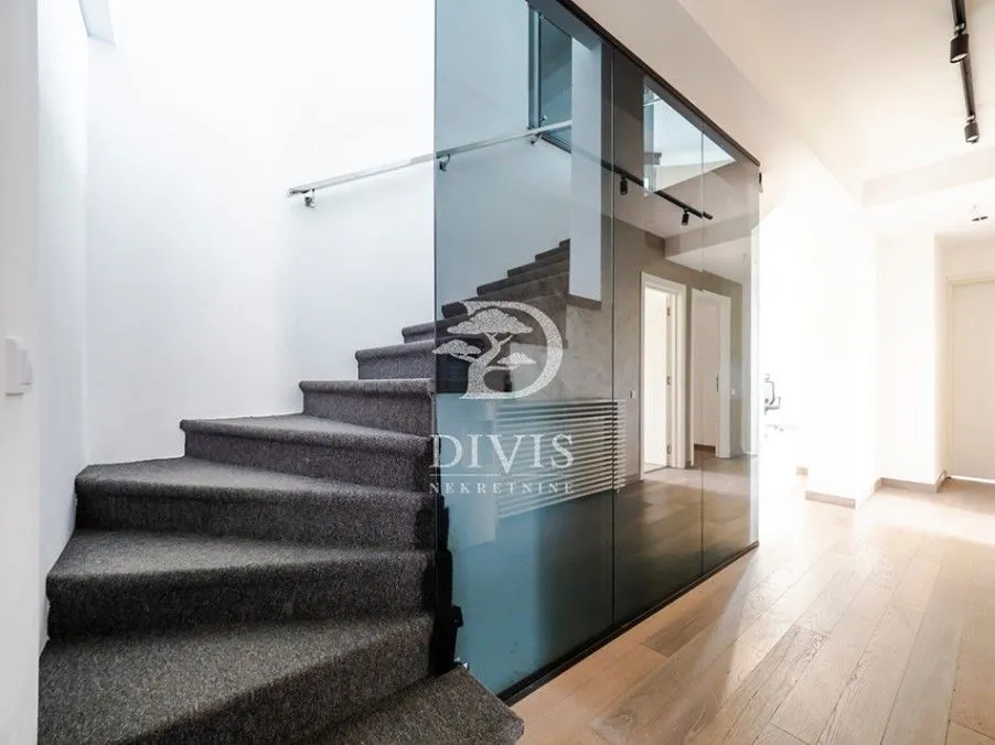 Sale, five bedroom apartment, 300m², Bogoslovija, Palilula Sve Podlokacije