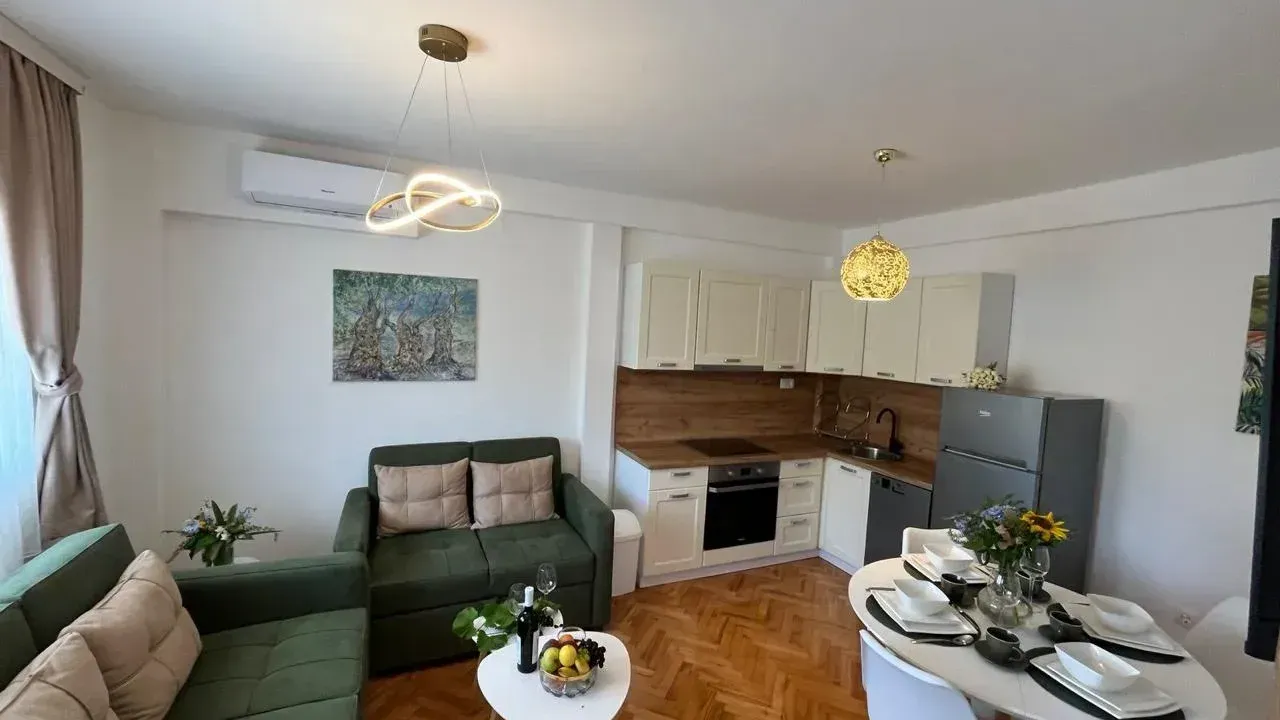 Izdavanje, stan, 67m², Tivat, Crna Gora