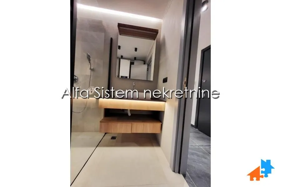 Izdavanje, trosoban stan, 90m², Uciteljsko Naselje, Zvezdara Sve Podlokacije