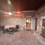 Izdavanje, kuća, 247m², Cetinje, Crna Gora - image 12