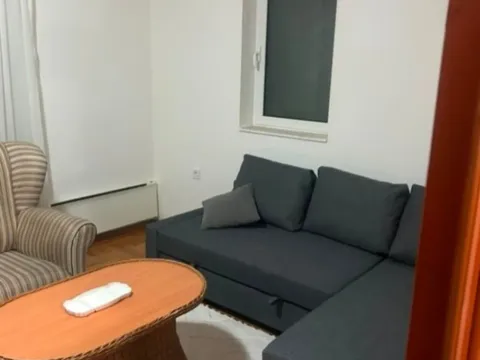 Izdavanje, garsonjera, 35m², Podgorica, Crna Gora