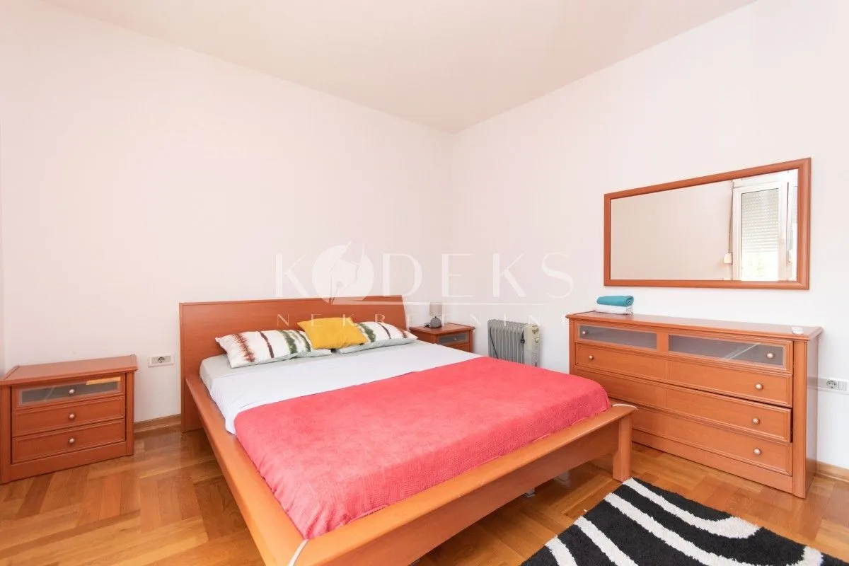 Izdavanje, dvosoban stan, 53m², Centar, Podgorica