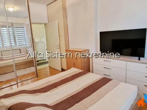 Rent, apartment, 65m², Južni Bulevar, Vračar Sve Podlokacije - image 4