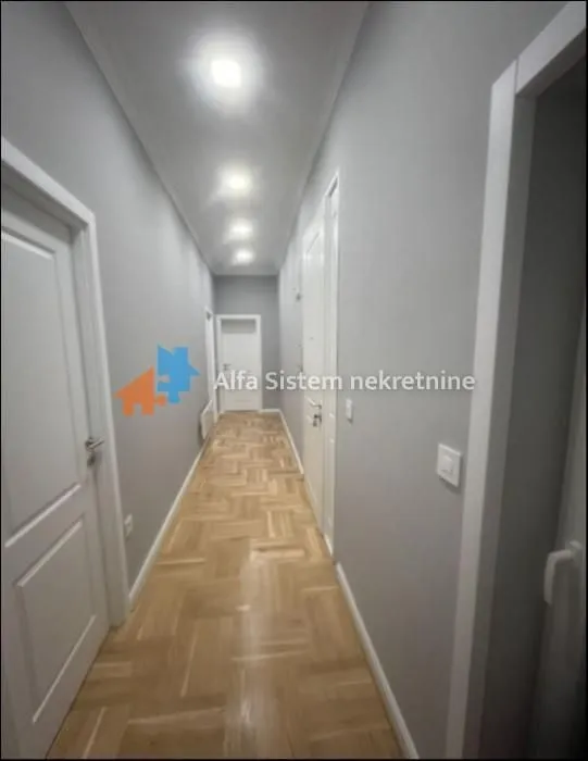 Izdavanje, trosoban stan, 70m², Savski Venac, Beograd