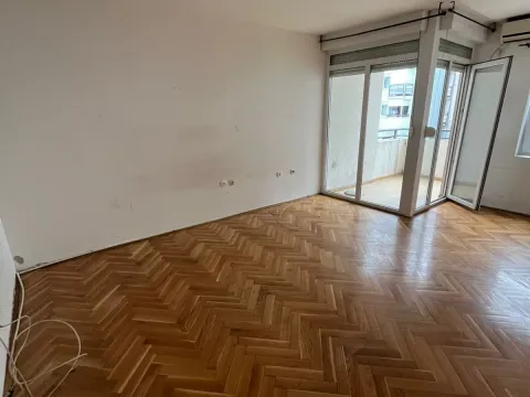 Rent, two bedroom apartment, 75m², Blok 9, Podgorica - image 12