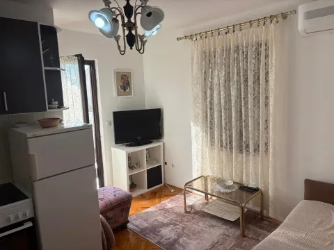 Sale, one bedroom apartment, 50m², Petrovac, Budva - image 4