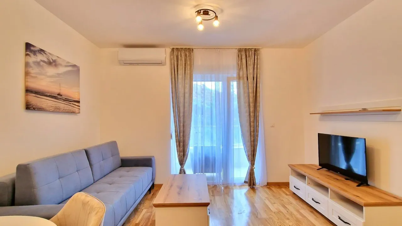 Izdavanje, jednosoban stan, 48m², Bečići, Budva