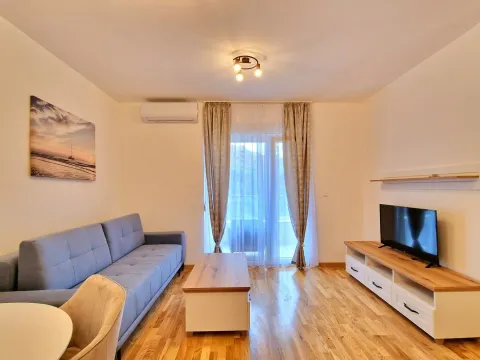 Izdavanje, jednosoban stan, 48m², Bečići, Budva