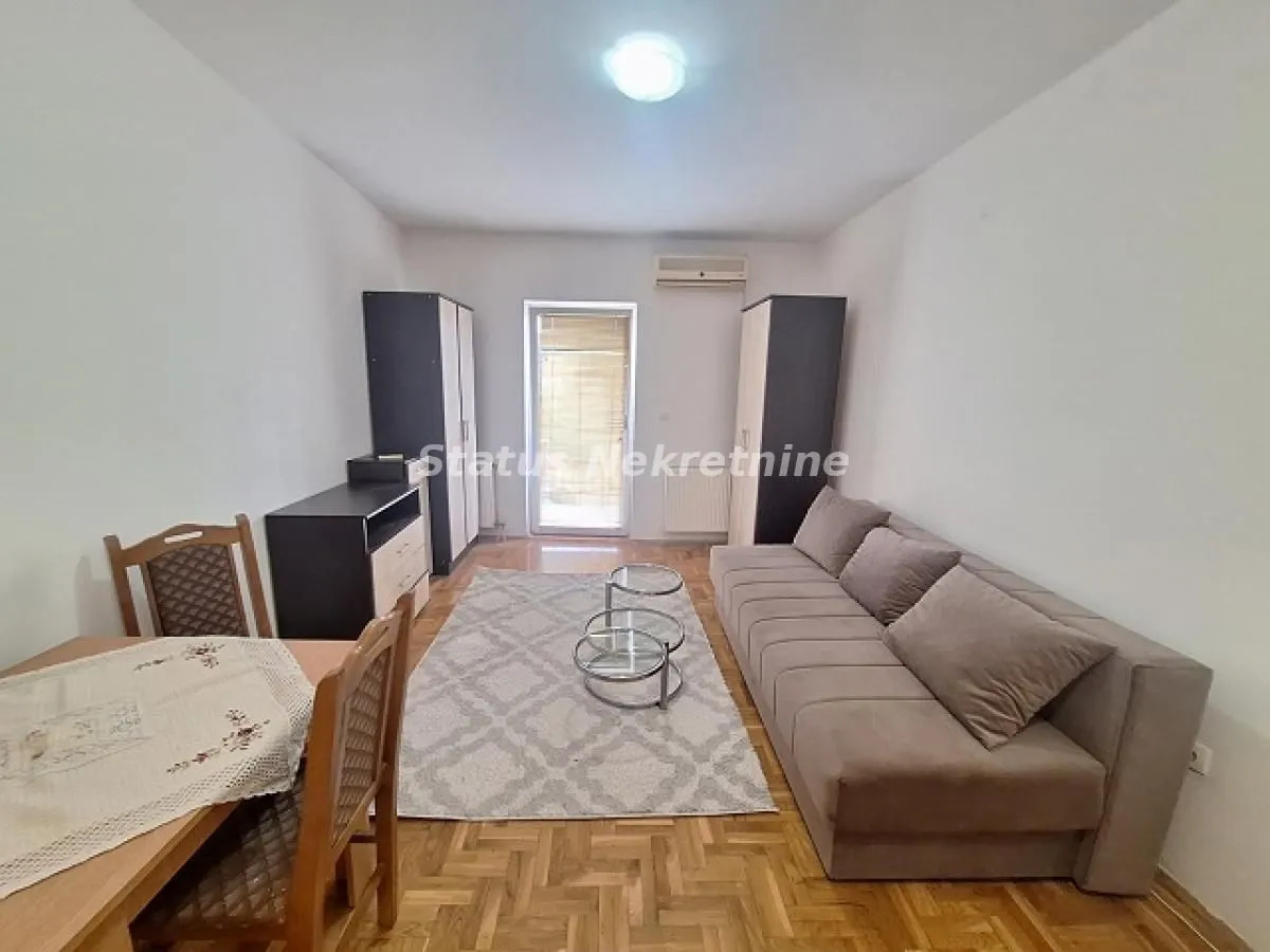 Izdavanje, garsonjera, 28m², Bulevar Oslobodjenja, Novi Sad Sve Podlokacije
