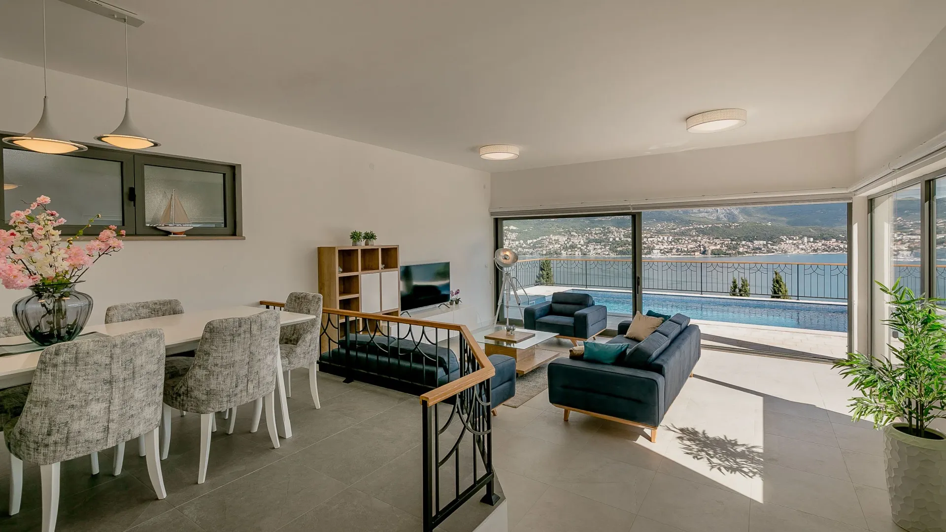 Prodaja, kuća, 282m², Njivice, Herceg Novi