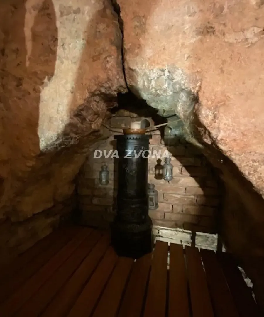 Prodaja, ugostiteljski objekat, 630m², Stari Slankamen, Inđija
