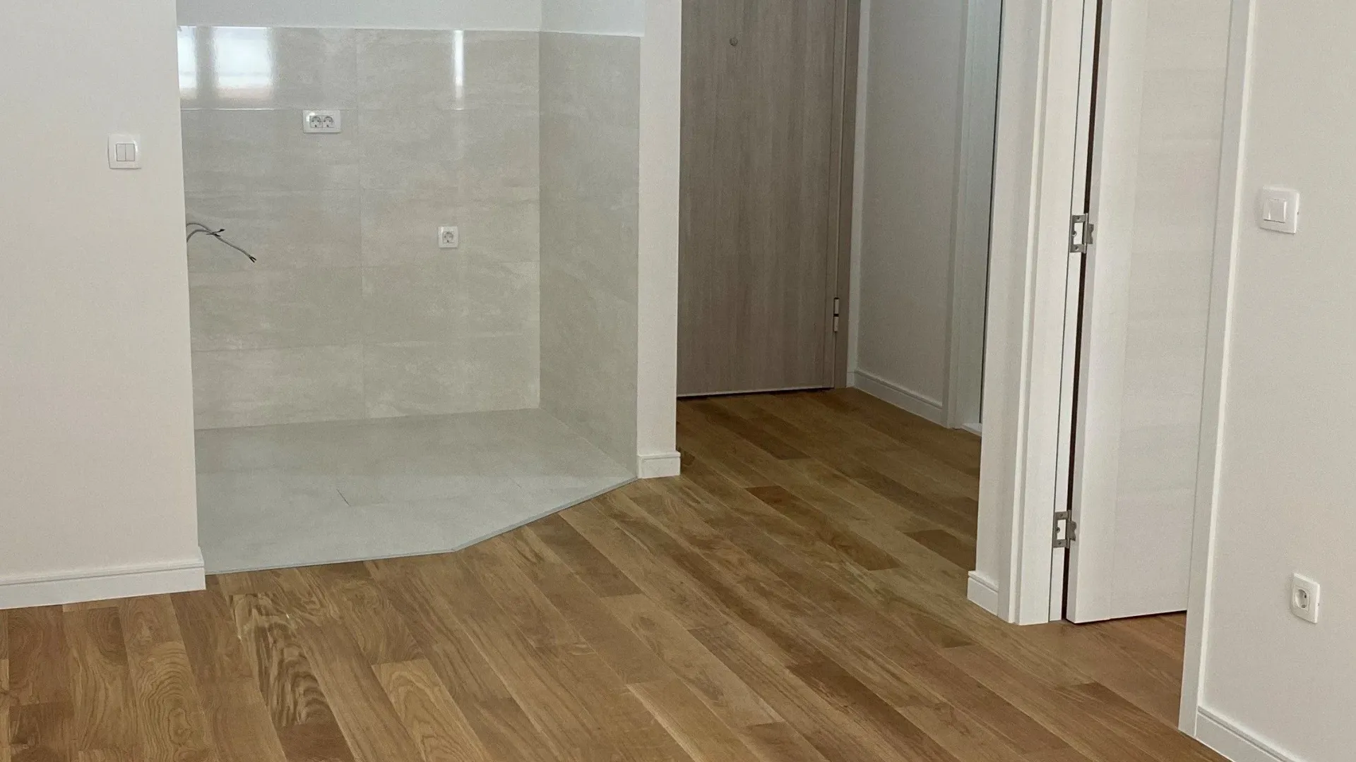 Izdavanje, jednosoban stan, 40m², Central Point, Podgorica