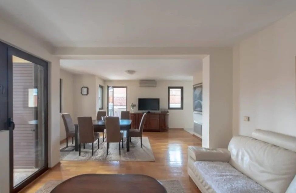 Prodaja, trosoban stan, 120m², Mainski Put, Budva