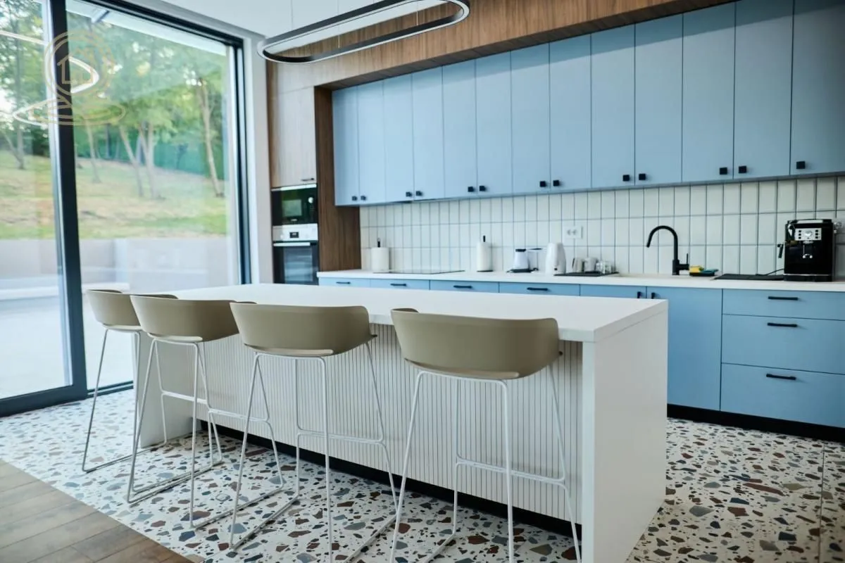 Rent, office space, 570m², Petrovaradin, Novi Sad