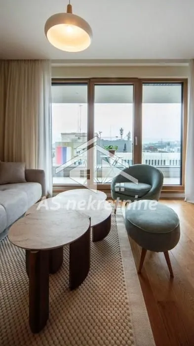 Izdavanje, trosoban stan, 100m², Vračar Sve Podlokacije, Beograd