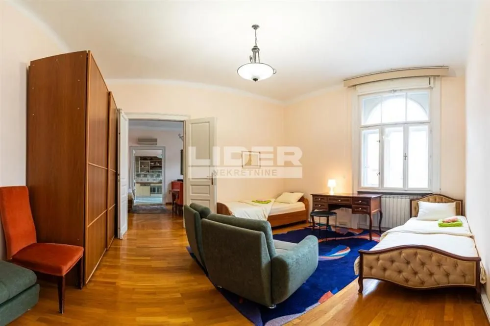 Izdavanje, četvorosoban stan, 160m², Stari Grad, Beograd