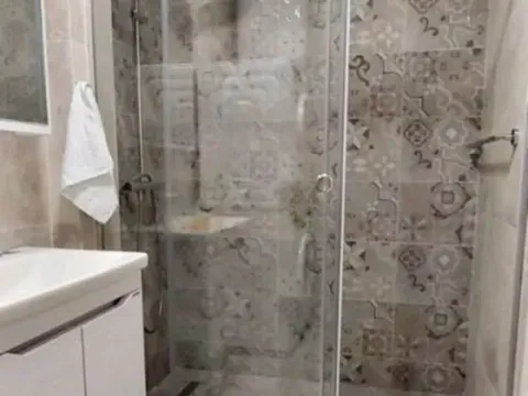 Izdavanje, dvosoban stan, 70m², Tivat, Crna Gora - image 10