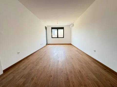 Izdavanje, jednosoban stan, 50m², Tološka šuma, Podgorica - image 7