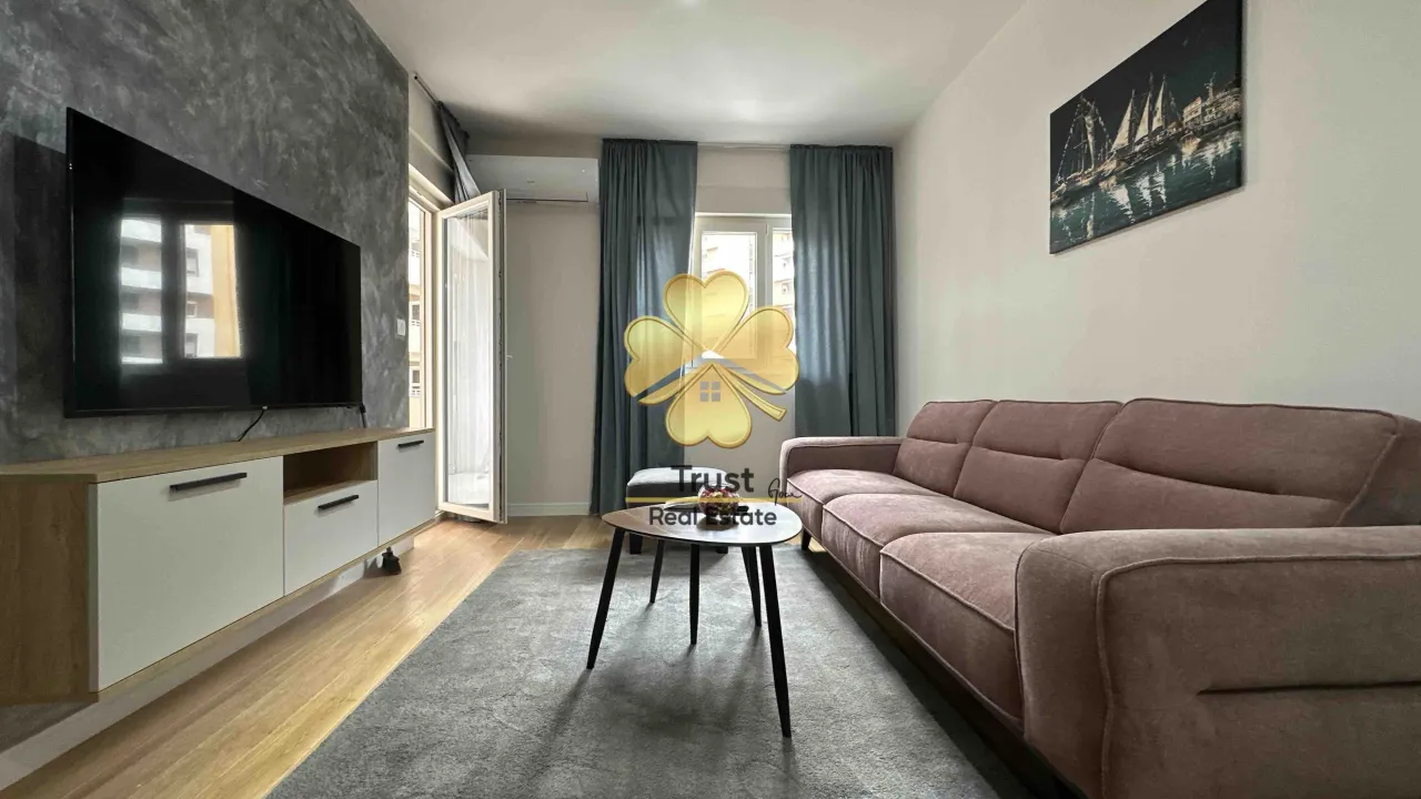 Izdavanje, jednosoban stan, 50m², Central Point, Podgorica