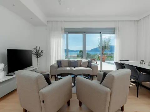 Rent, four bedroom apartment, 273m², Marići, Tivat - image 10