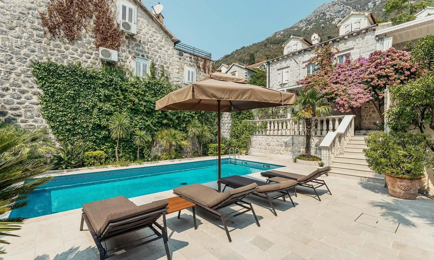 Prodaja, kuća, 382m², Perast, Kotor