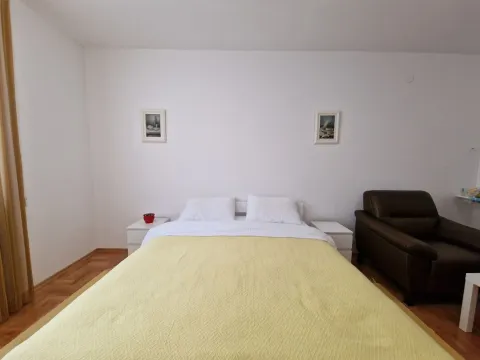 Rent, two bedroom apartment, 72m², Budva, Crna Gora - image 20