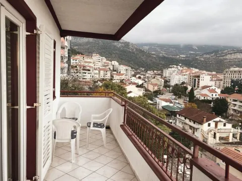 Izdavanje, trosoban stan, 90m², Budva, Crna Gora - image 11