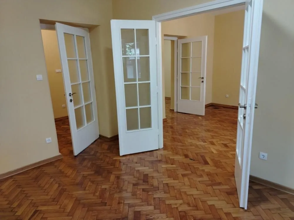 Prodaja, četvorosoban stan, 77m², Skadarlija, Beograd