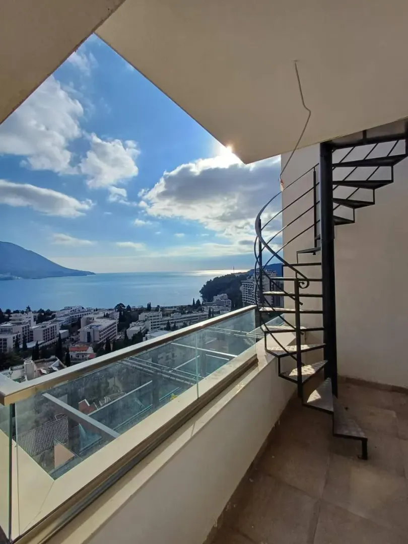Sale, three bedroom apartment, 186m², Bečići, Budva