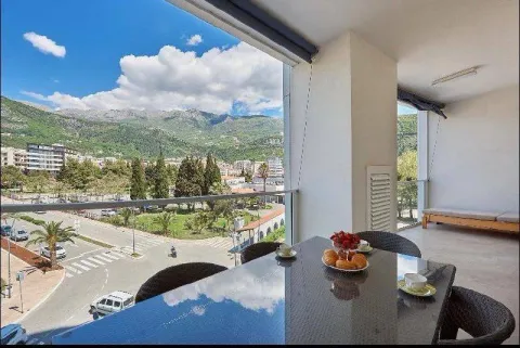 Rent, one bedroom apartment, 63m², Tre Canne, Budva - image 15