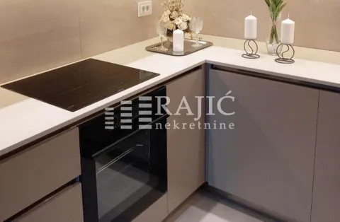 Modern kitchen with built-in hob and oven. - image 8