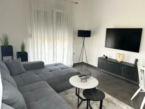 Izdavanje, jednosoban stan, 50m², Masline, Podgorica - image 11