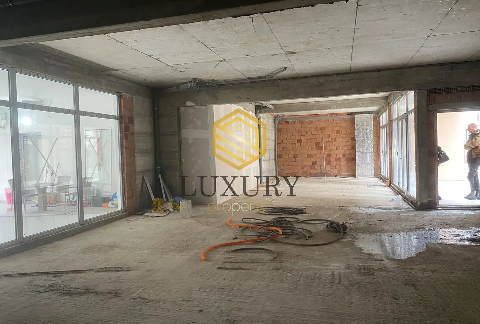 Izdavanje, poslovni prostor, 190m², Ljubović, Podgorica