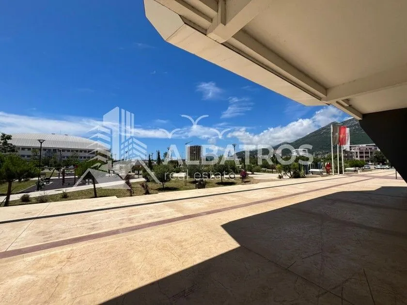 Rent, office space, 181m², Centar, Bar