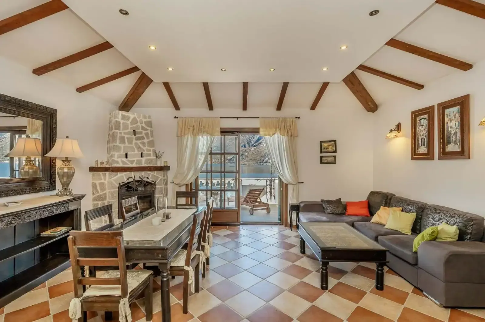 Prodaja, trosoban stan, 92m², Kostanjica, Kotor