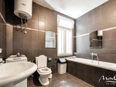 Sale, house, 220m², Tivat, Crna Gora - image 15