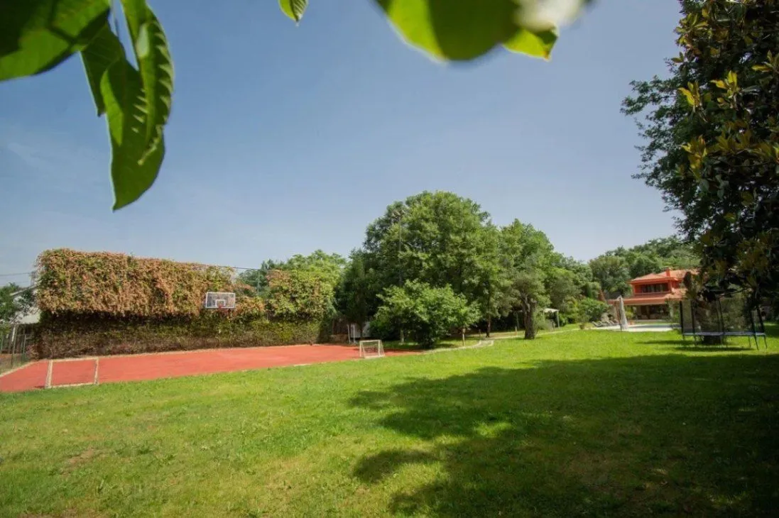 Izdavanje, kuća, 400m², Klikovače, Danilovgrad