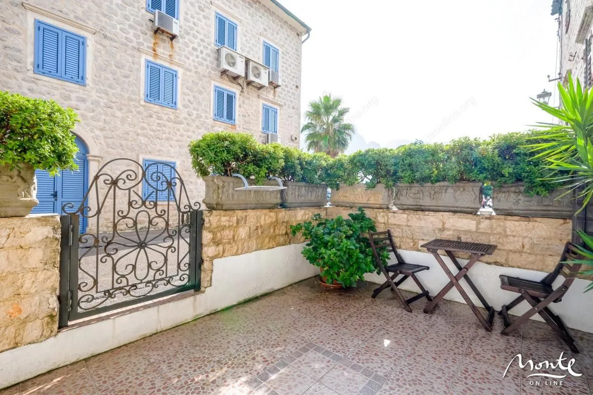 Sale, three bedroom apartment, 80m², Prčanj, Kotor