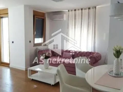 Izdavanje, trosoban stan, 79m², Južni Bulevar, Vračar Sve Podlokacije - image 2