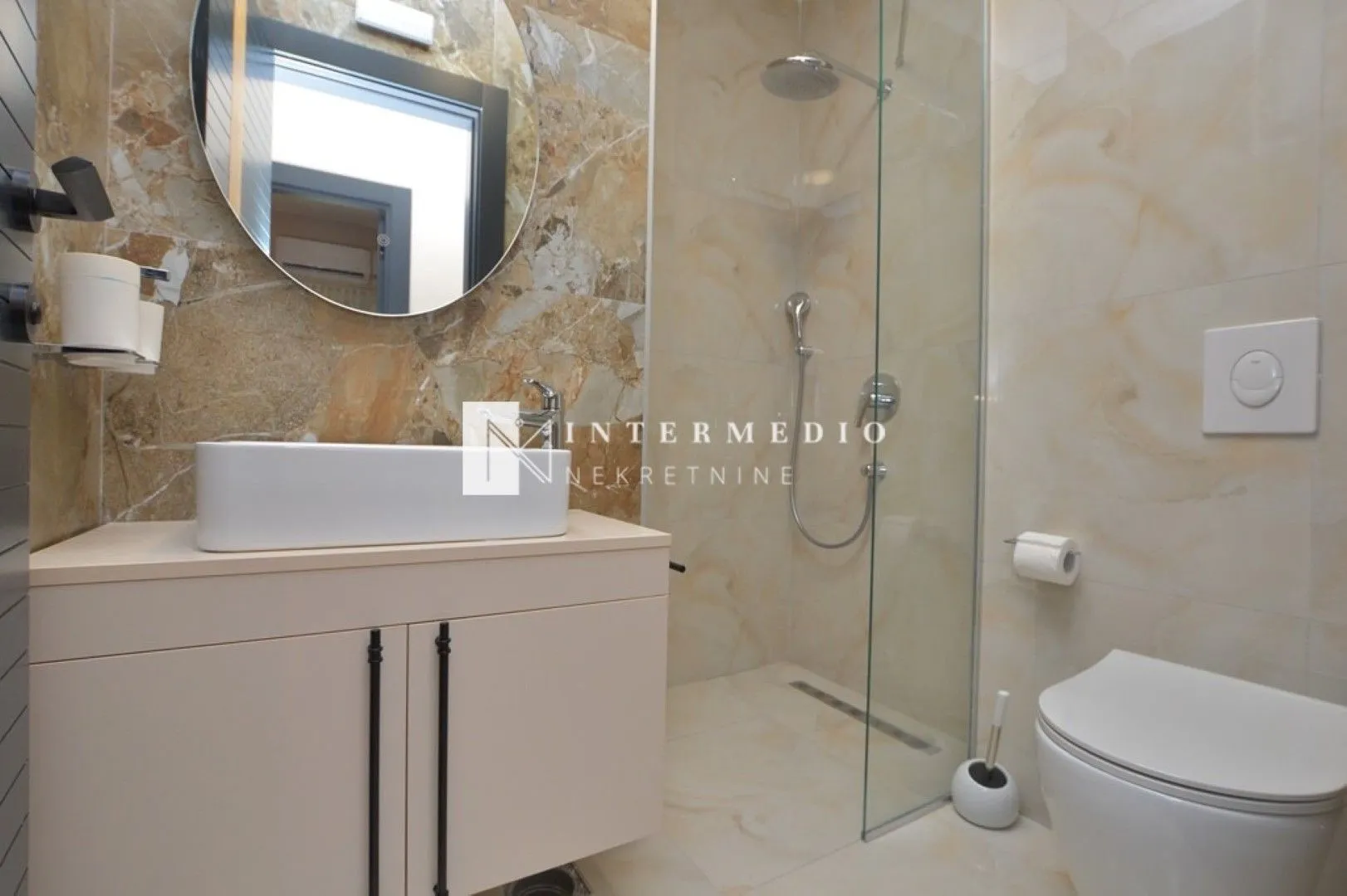 Prodaja, dvosoban stan, 61m², Njivice, Herceg Novi