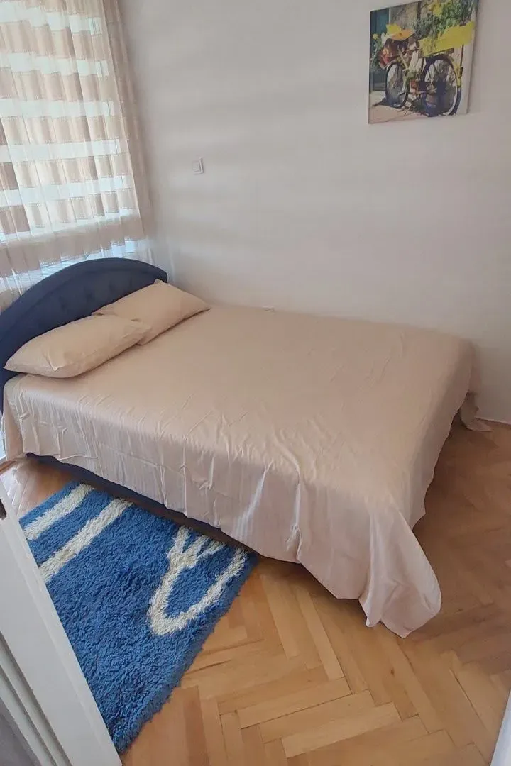 Izdavanje, dvosoban stan, 78m², Blok 5, Podgorica