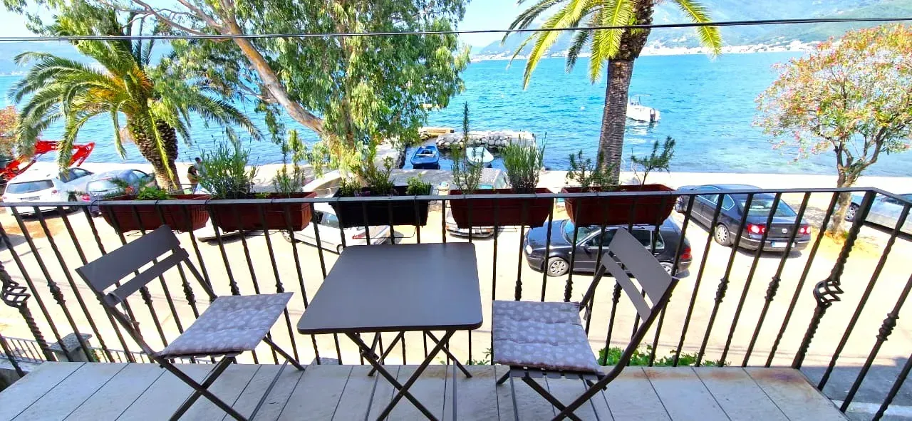 Izdavanje, stan, 80m², Tivat, Crna Gora