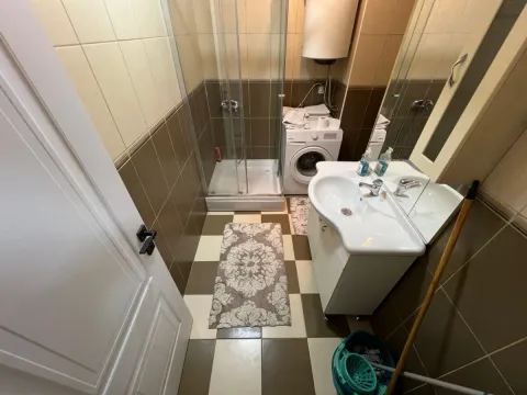 Izdavanje, trosoban stan, 94m², Pejton, Podgorica - image 10