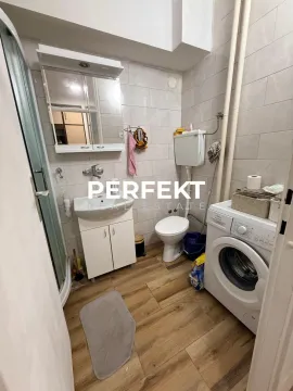 Bathroom equipped with a washbasin, toilet, shower cabin and washing machine. - image 4