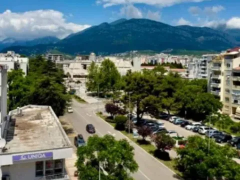 Izdavanje, dvosoban stan, 100m², Centar, Bar - image 9