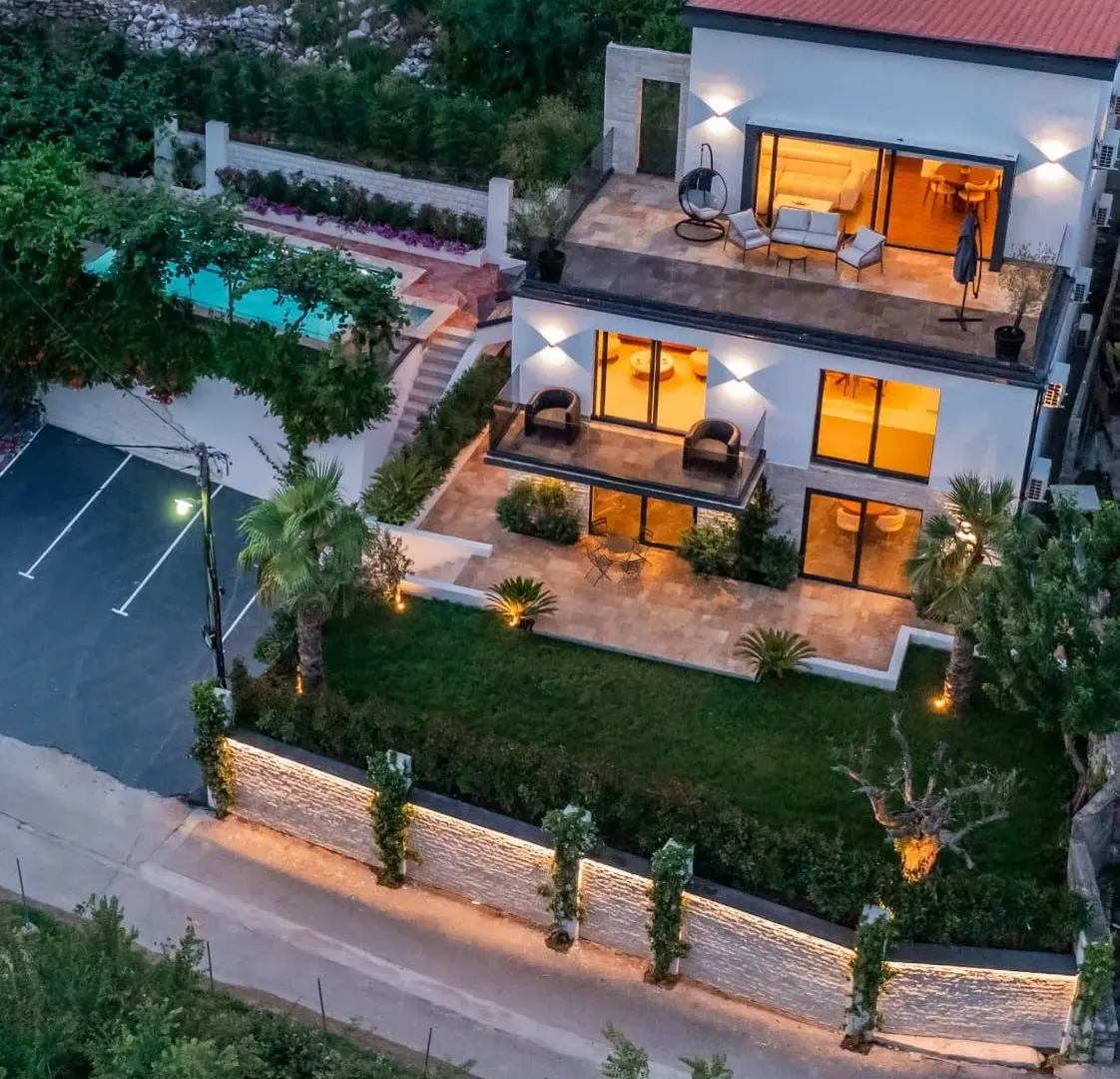 Prodaja, trosoban stan, 250m², Markovići, Budva