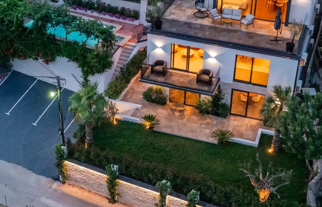 Prodaja, trosoban stan, 250m², Markovići, Budva